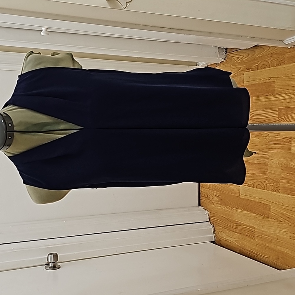 🔥Bundle. 2 Vince Camuto sleeveless v-neck blouses with inverted front. Sz S - Picture 2 of 9